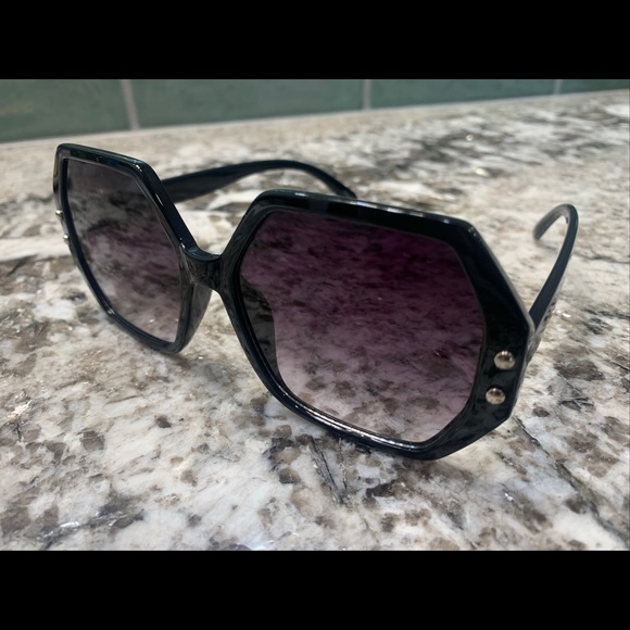 NWOT Fashion Sunglasses 🕶 100% UV protection, Black Octagonal shape - Picture 3 of 6